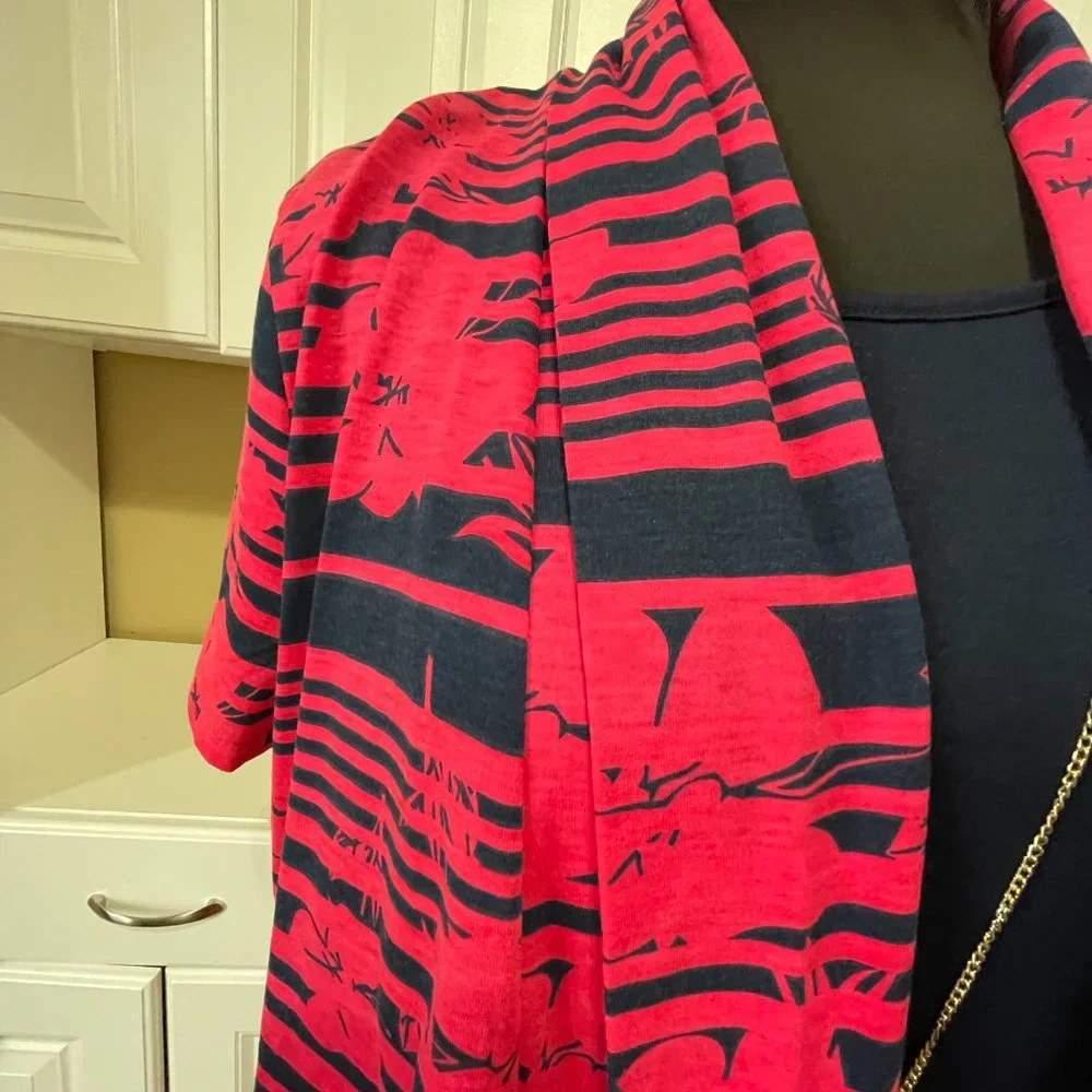 Carolyn Taylor Printed Short Sleeve W/ 2 Fer Solid Insert Top & Necklace… - Picture 10 of 14